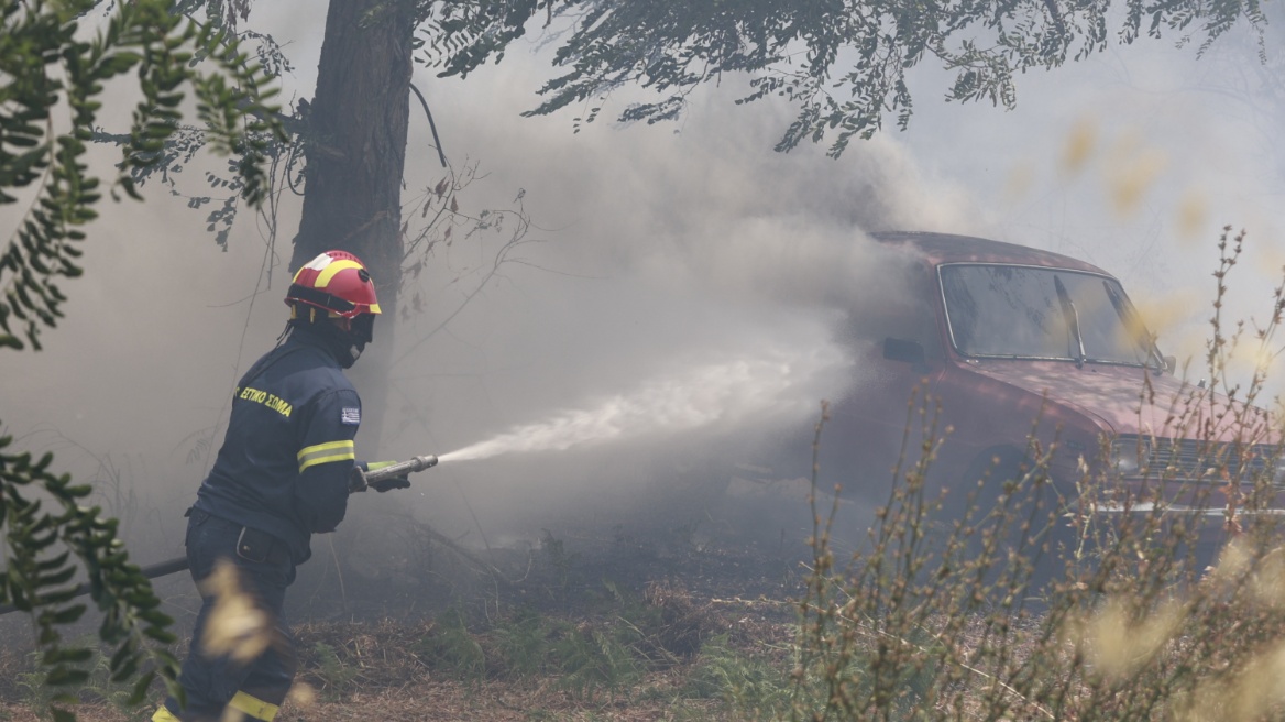 Μάχη με τις φλόγες σε Ρόδο και Κέρκυρα: Εντολή εκκένωσης σε Καλαμάκι και Απράος