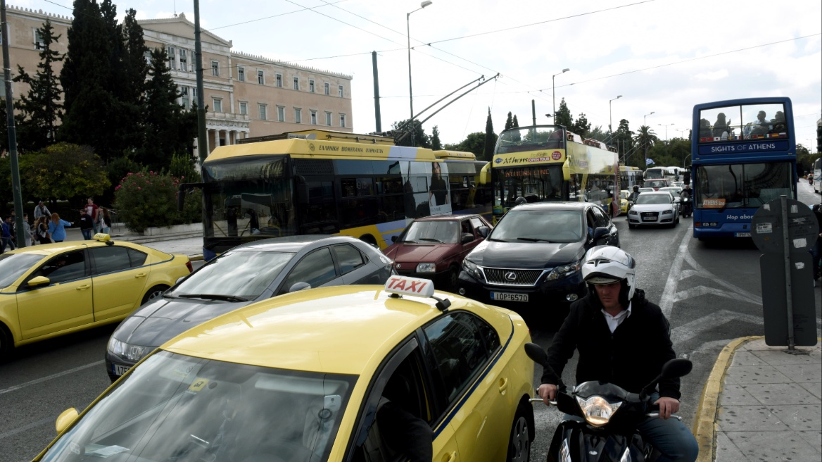 Δήμος Αθηναίων: Οι 16 προτάσεις για την αντιμετώπιση της κυκλοφοριακής συμφόρησης και την ασφάλεια πεζών και οδηγών