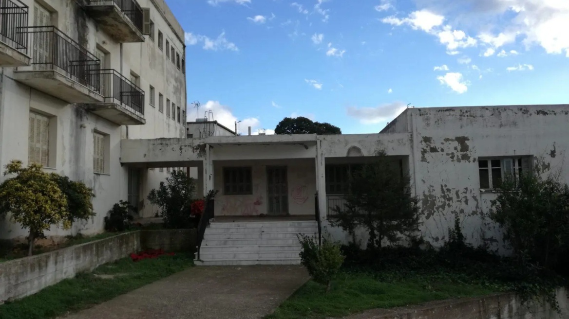 Ρέθυμνο: Ξεκίνησαν οι εργασίες για την ανακατασκευή των κτηρίων του πρώην οικοτροφείου Φουρφουρά στον δήμο Αμαρίου