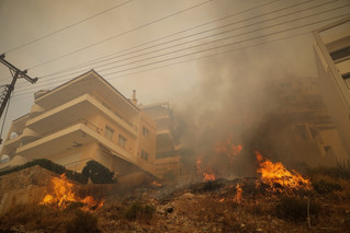Φωτιές στην Ελλάδα: 112 κτίρια χαρακτηρίστηκαν ακατάλληλα