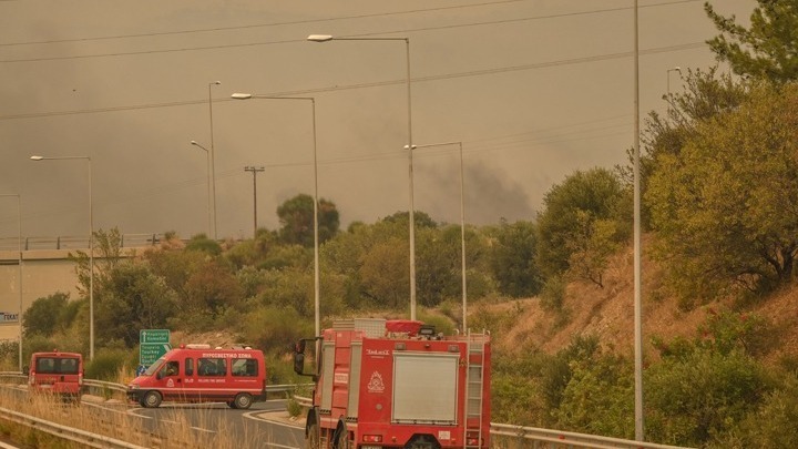 Συνεχίζεται η μάχη των πυροσβεστικών δυνάμεων στην πυρκαγιά στον Έβρο