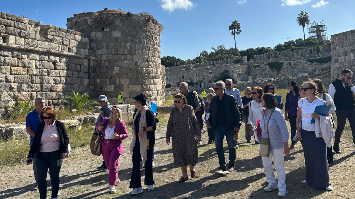 Αυτοψία της υπουργού Πολιτισμού στα έργα αποκατάστασης των σεισμόπληκτων μνημείων της Κω