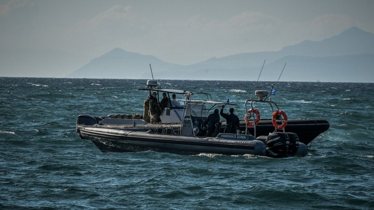 Συνεχίζονται οι έρευνες για τους 12 αγνοούμενους ναυτικούς του ναυαγίου του πλοίου “Raptor” στη Λέσβο