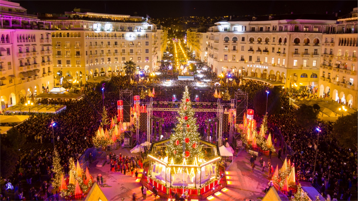Θεσσαλονίκη: Φωταγωγήθηκε το Χριστουγεννιάτικο έλατο στην πλατεία Αριστοτέλους