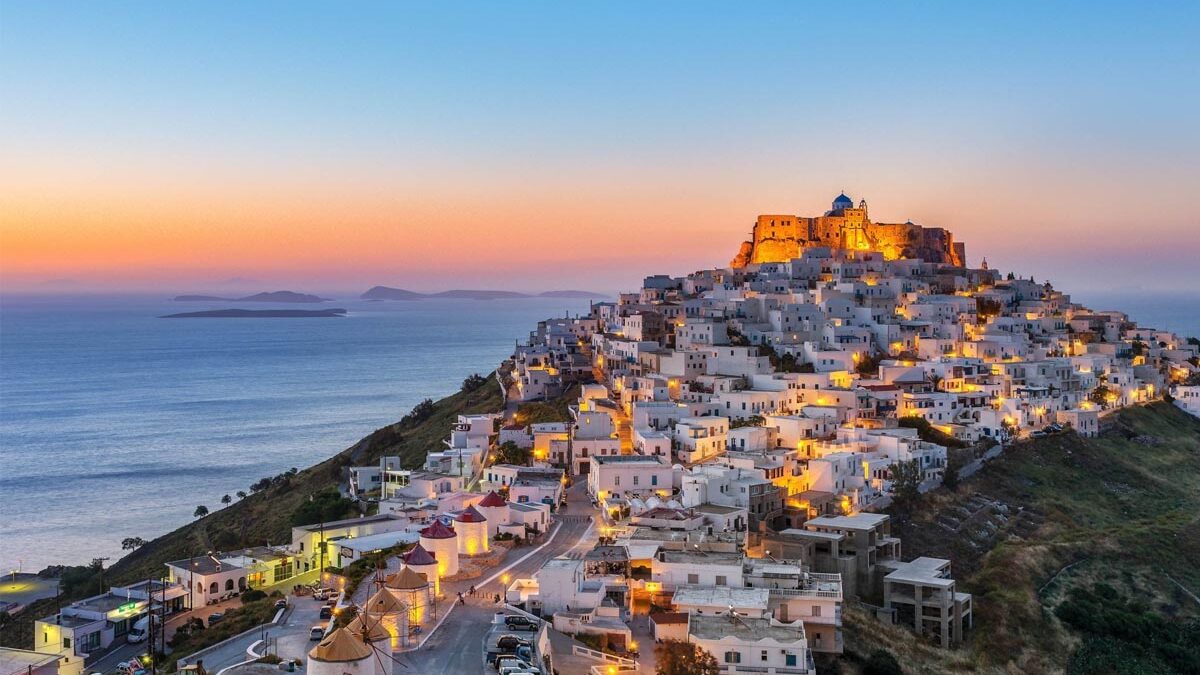 Travel Weekly: Η Αστυπάλαια, το κορυφαίο «μυστικό» νησί της Ελλάδας για τους Βρετανούς