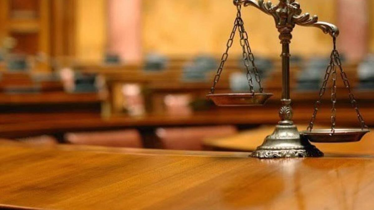 Ξεκίνησε η απολογία του κατηγορούμενου για ενδοοικογενειακή βία δικηγόρου – Θα ζητήσει συγγνώμη