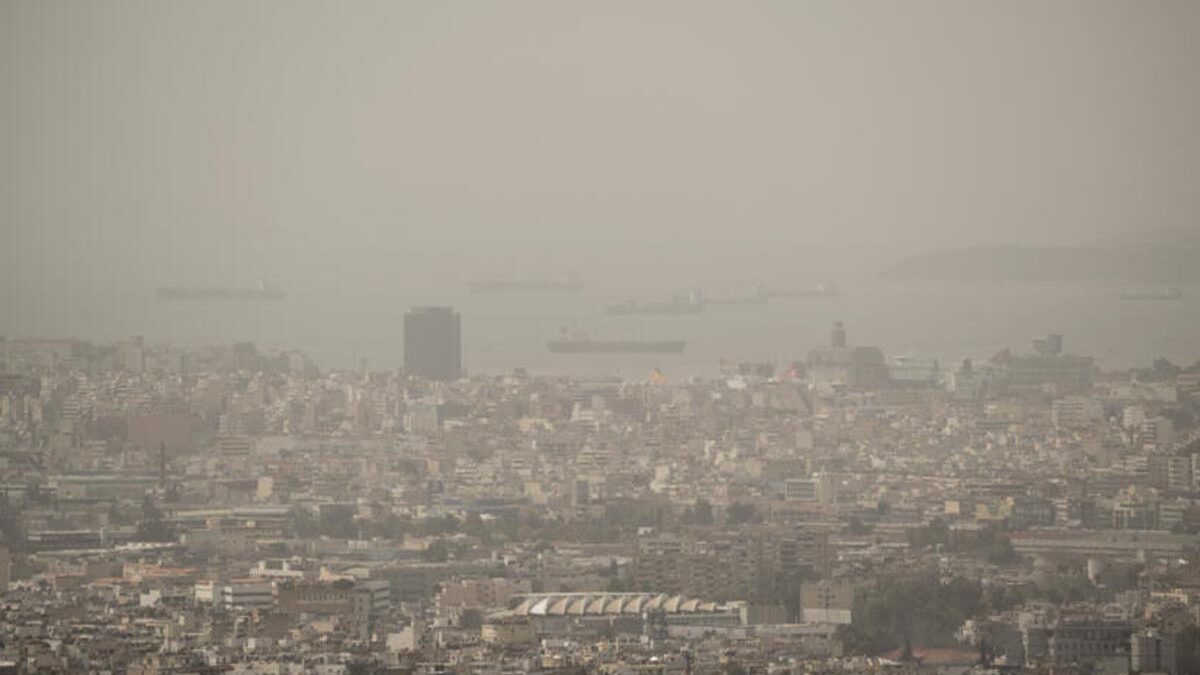 Κορυφώνεται η μεταφορά σκόνης από τη Σαχάρα – Συστάσεις για την προστασία της υγείας από την Ελληνική Πνευμονολογική Εταιρεία