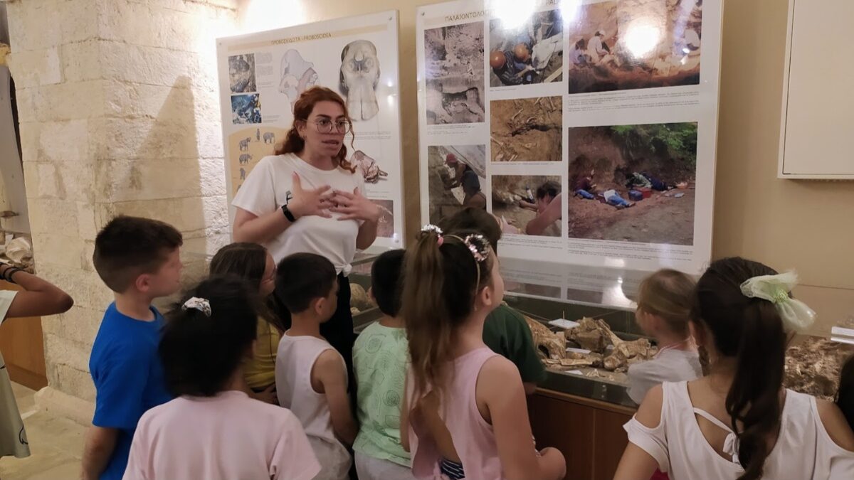 Ένα συναρπαστικό ταξίδι στο χρόνο για τα παιδιά στο Παλαιοντολογικό Μουσείο Ρεθύμνου