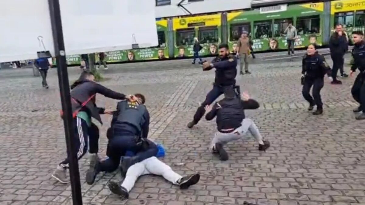 Άγρια επίθεση με μαχαίρι σε Γερμανό αντιισλαμιστή πολιτικό στην πλατεία του Μανχάιμ – Ο δράστης εξουδετερώθηκε – Δείτε βίντεο