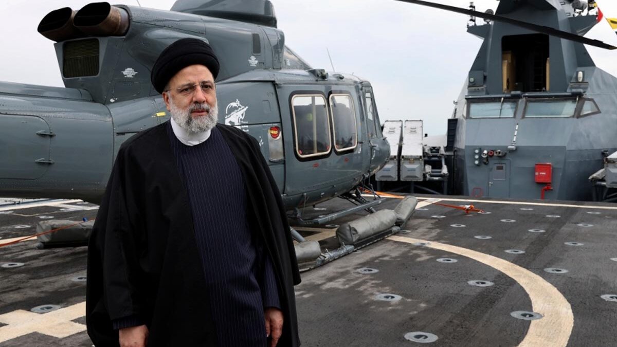 Σωστικά συνεργεία ανέσυραν το πτώμα του Ιρανού προέδρου Εμπραχίμ Ραϊσί και οκτώ άλλων που επέβαιναν στο ελικόπτερο που συνετρίβη