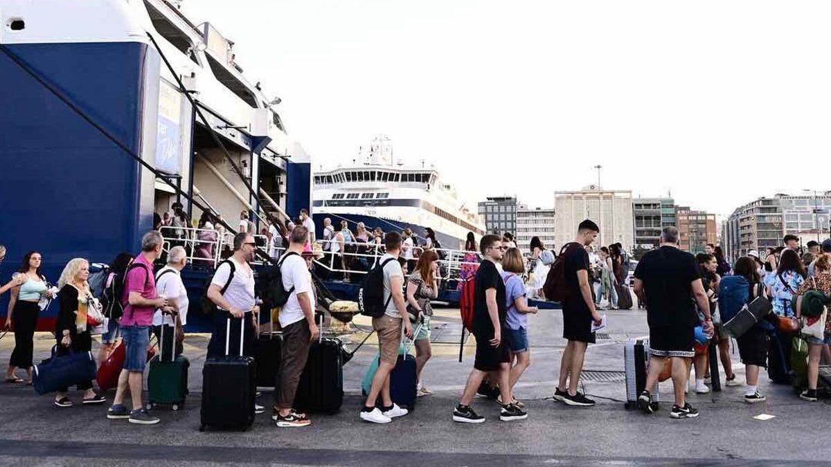 Αυξημένη η έξοδος των εκδρομέων από τα λιμάνια της Αττικής ενόψει της αργίας του Αγίου Πνεύματος