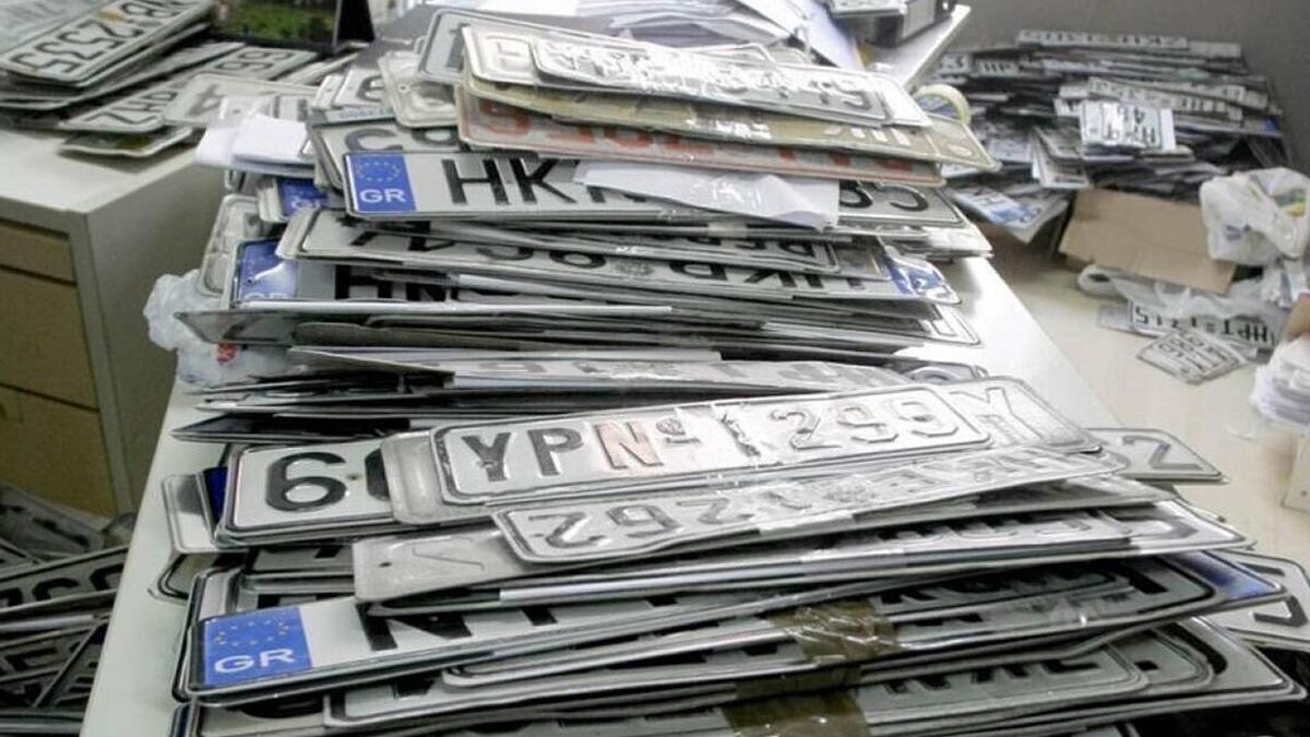 Επιστροφή πινακίδων από τον δήμο Αθηναίων λόγω εκλογών