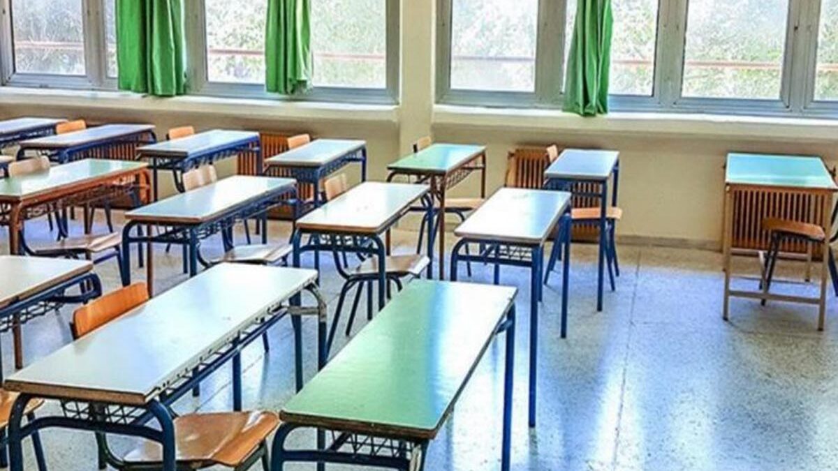 Υπογραφή συμβάσεων για αποκατάσταση ζημιών σε 33 σχολικές μονάδες σε Θεσσαλία και Στερεά Ελλάδα
