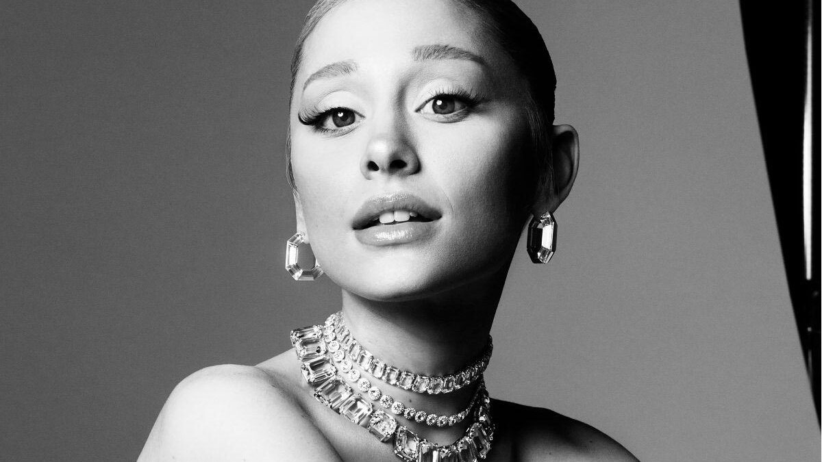 H Ariana Grande γίνεται η νέα μούσα της Swarovski