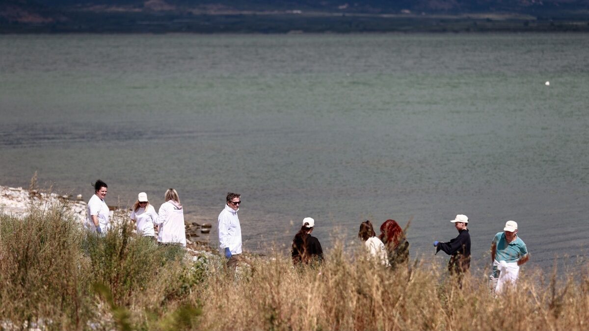 Συμβολή στον καθαρισμό της λίμνης Βεγορίτιδας από την εθελοντική ομάδα εργαζομένων TeamUp της τράπεζας Eurobank