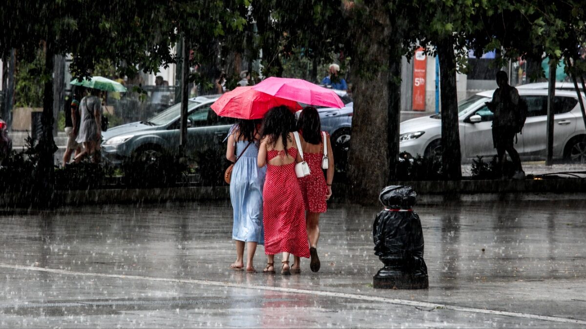 Αναβαθμίστηκε το Έκτακτο Δελτίο της ΕΜΥ για την κακοκαιρία «Atena» – Δεν αποκλείονται πλημμυρικά φαινόμενα, προειδοποίησε ο Κικίλιας