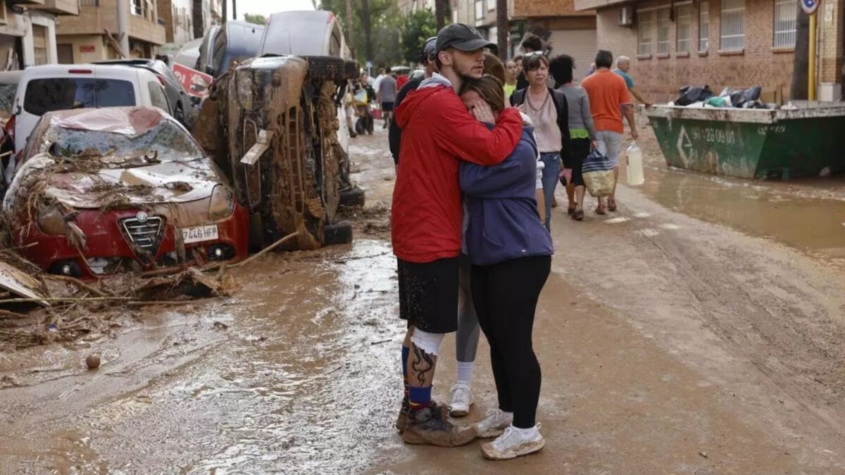 Τουλάχιστον 158 οι νεκροί στην Ισπανία – Τα συνεργεία διάσωσης συνεχίζουν τις επιχειρήσεις για τον εντοπισμό των αγνοουμένων μετά τις “πλημμύρες του αιώνα” στη Βαλένθια