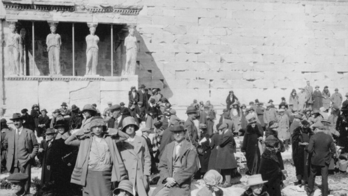 «Η Αθήνα του Μεσοπολέμου 1922-1940»: Ντοκιμαντέρ σε σενάριο-σκηνοθεσία Μαρίας Ηλιού – Δείτε το τρέιλερ