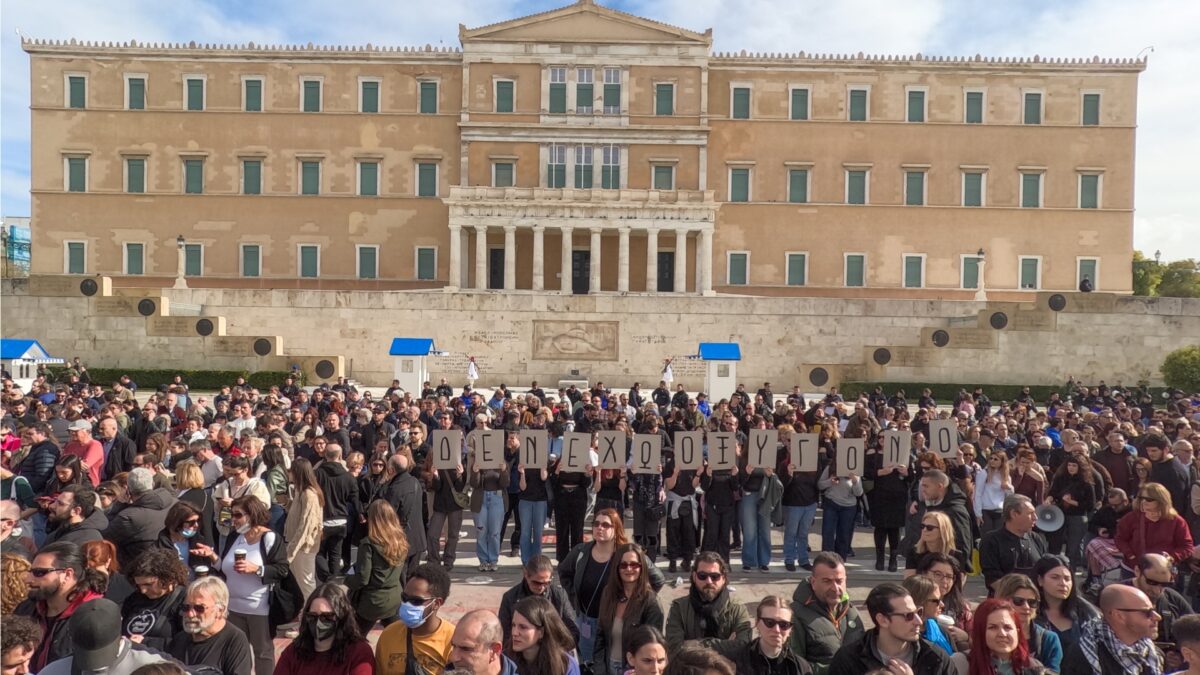 «Δεν έχω οξυγόνο»: Οι συγκεντρώσεις για την τραγωδία των Τεμπών που συγκλόνισαν το πανελλήνιο