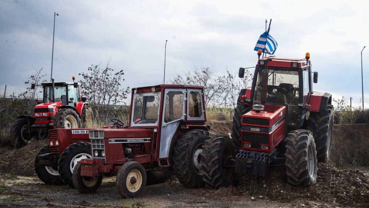 Ισχυρό μήνυμα στήριξης του Έβρου και συνολικά της Θράκης από τον υπουργό Αγροτικής Ανάπτυξης – Τα μέτρα που ανακοίνωσε σε σύσκεψη με παραγωγούς στην Αλεξανδρούπολη