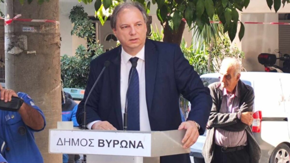 Μνημείο του δήμου Βύρωνα για τα θύματα των Τεμπών