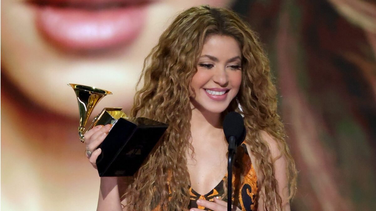 Η Shakira αφιέρωσε το Grammy που κέρδισε στους «μετανάστες αδελφούς και αδελφές της» – Βίντεο