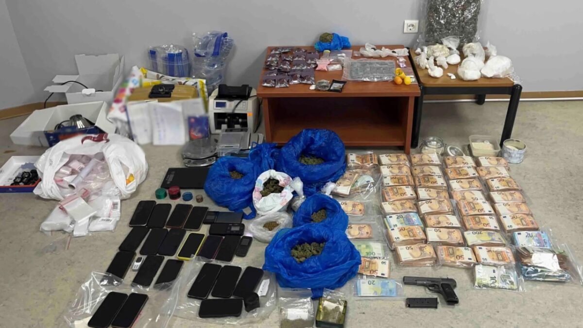 Εξαρθρώθηκε εγκληματικό δίκτυο που διακινούσε ποσότητες ναρκωτικών σε περιοχές της Αττικής και της Αργολίδας – Συνελήφθησαν 17 άτομα