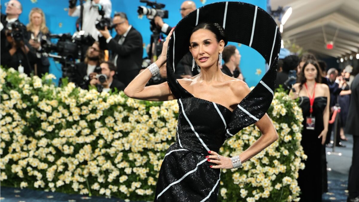 Η Nτέμι Μουρ έκλεψε τις εντυπώσεις στο Met Gala με δημιουργία-έργο τέχνης