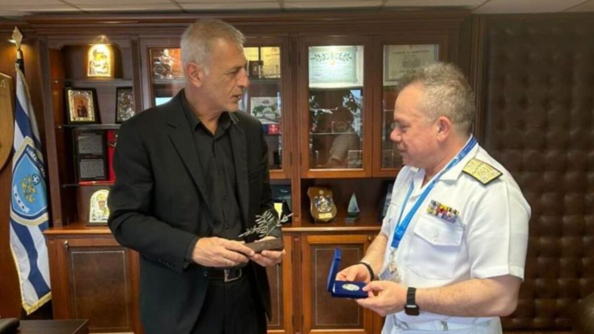 Συνάντηση Δημάρχου Πειραιά με τον νέο αρχηγό του Λιμενικού Σώματος-Ελληνικής Ακτοφυλακής