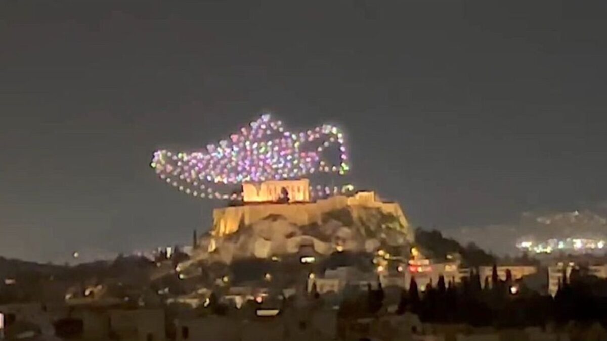 Εισαγγελική παρέμβαση για το drone show με φόντο την Ακρόπολη – Ποιος έδωσε άδεια, τι λέει το υπουργείο Πολιτισμού