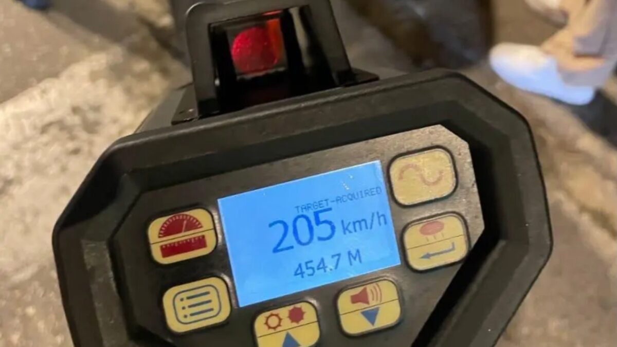 Συνελήφθη οδηγός μηχανής, που έτρεχε με 205 χλμ/ώρα στη Λεωφόρο Βουλιαγμένης