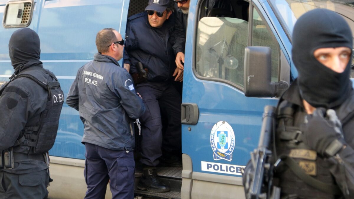 Συνελήφθησαν οκτώ άτομα σε αστυνομική επιχείρηση σε περιοχές «NATURA» στην Κρήτη – Αδικήματα περί όπλων, περί ευζωίας ζώων συντροφιάς και ζωοκλοπής