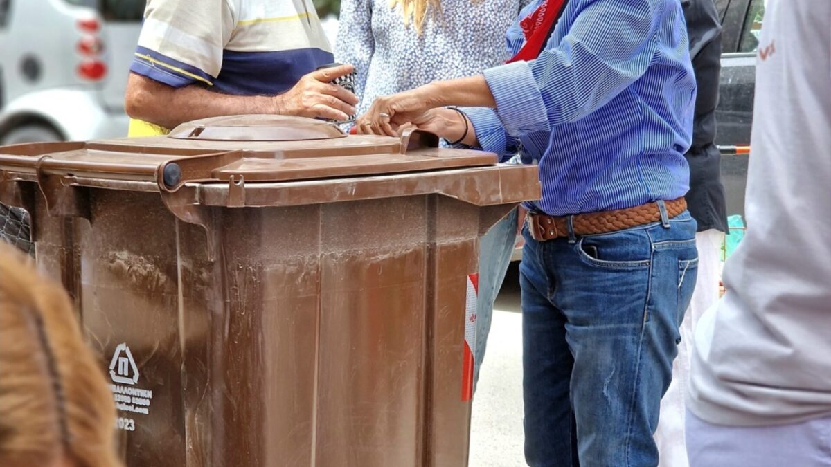 Επέκταση του δικτύου καφέ κάδων στον δήμο Αθηναίων