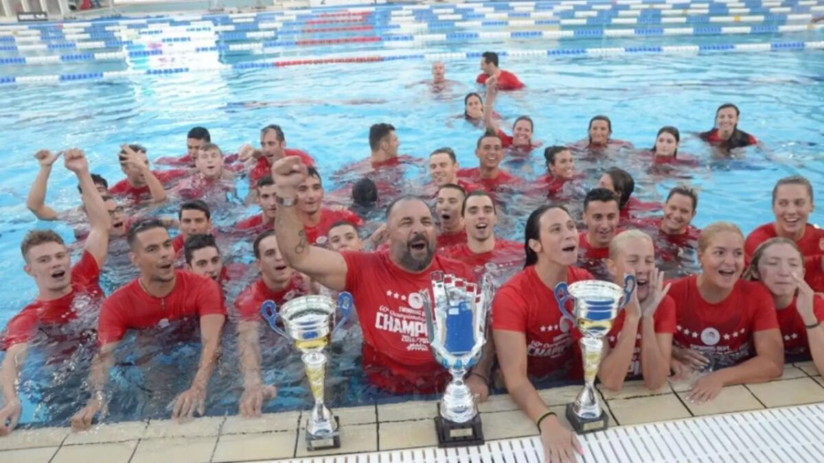 Πρωταθλητής Ελλάδος στην κολύμβηση ο Ολυμπιακός με προπονητή τον Αντιδήμαρχο Αθλητισμού του Δήμου Πειραιά Νίκο Γέμελο