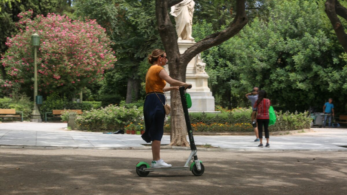 Κανόνες στην κυκλοφορία πατινιών βάζει ο Δήμος Αθηναίων