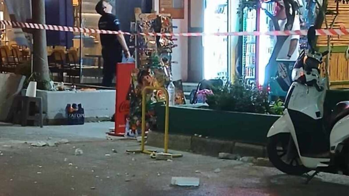 Υπέκυψε ο 60χρονος που είχε τραυματιστεί σοβαρά όταν έπεσαν πάνω του τμήματα μαρκίζας από πολυκατοικία στην Πάτρα