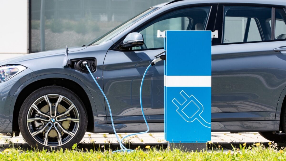 Τα plug in υβριδικά αυτοκίνητα είναι η κατηγορία που στοχεύει να εξελίξει τα επόμενα χρόνια η αυτοκινητοβιομηχανία
