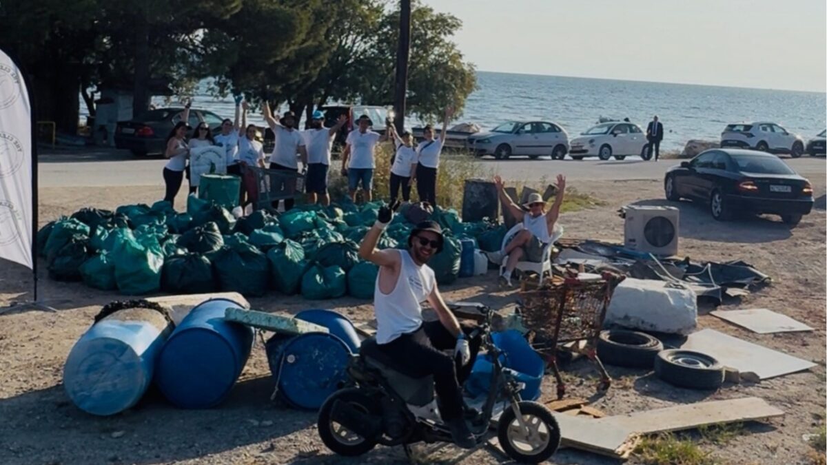Ολοκληρώθηκε ο καθαρισμός της ακτογραμμής Καλαμαριάς – Τουλάχιστον 17.000 λίτρα απορριμμάτων