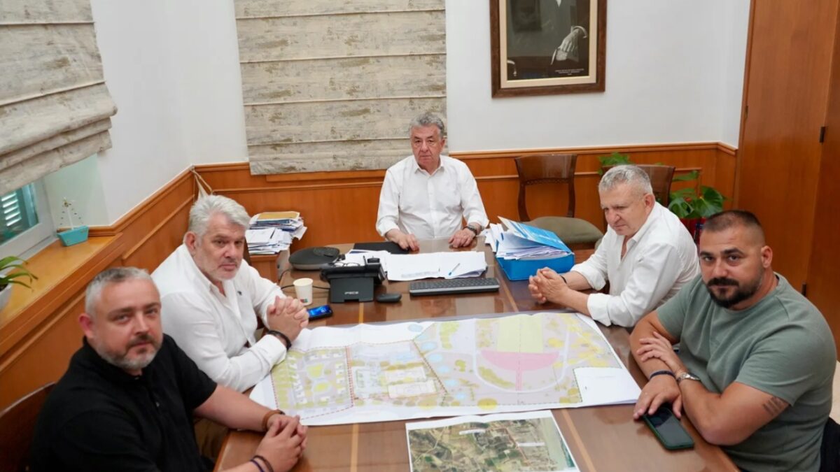 Περιφέρεια Κρήτης: Συναντήσεις για τη στρατηγική ανάπτυξη του κρητικού αμπελώνα, το αθλητικό κέντρο ΑμεΑ στον Αφραθιά και την κυβερνοασφάλεια