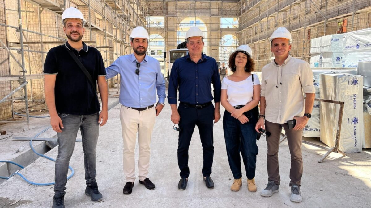 Υπογράφηκε η προγραμματική σύμβαση για την αποκατάσταση των Ενετικών Νεωρίων, από την υπουργό Πολιτισμού Λίνα Μενδώνη, στο δήμο Χανίων