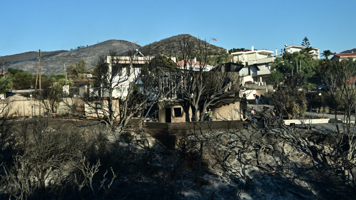 Ξεκινά η καταμέτρηση της ζημιάς από τη φωτιά στην Παλαιά Φώκαια και η αποκατάσταση της περιοχής