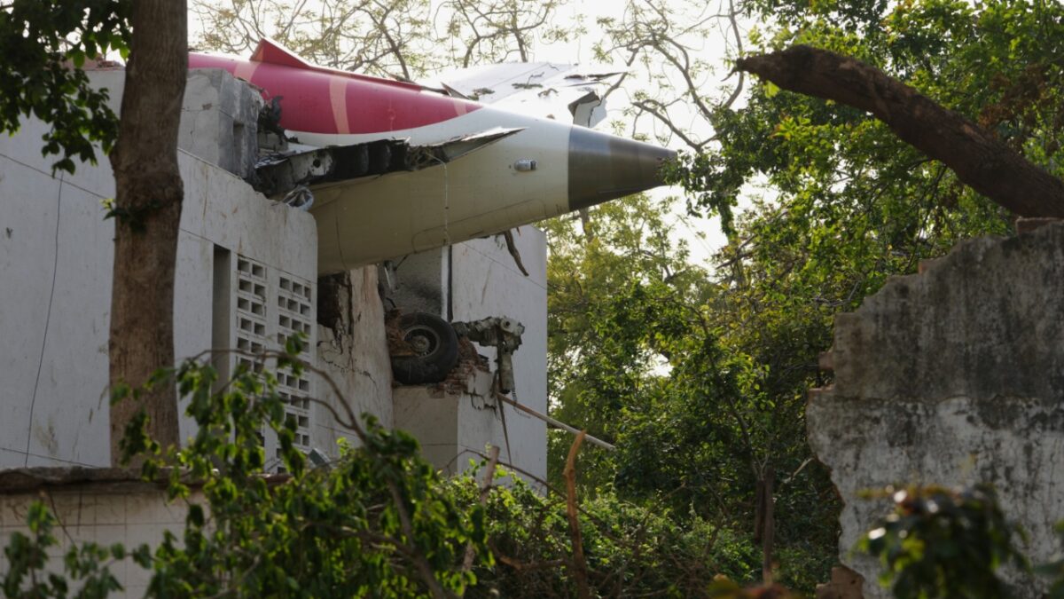Τουλάχιστον 265 νεκροί από τη συντριβή Boeing της Air India σε κατοικημένη περιοχή στην Ινδία – Τα σενάρια της τραγωδίας