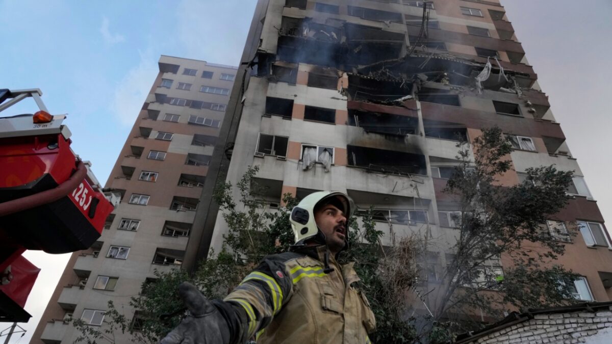 Το Ισραήλ βομβάρδισε στρατιωτικές και πυρηνικές εγκαταστάσεις του Ιράν – Με αντίποινα απειλεί η Τεχεράνη