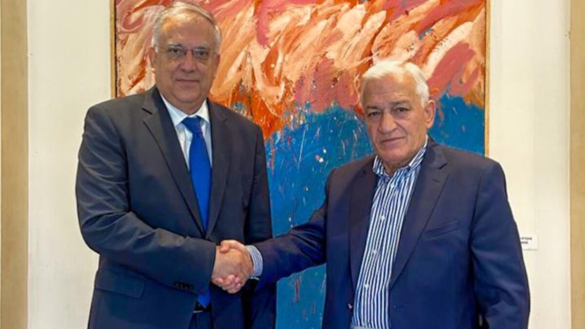 Οι λαϊκές αγορές αποκλειστικά για παραγωγούς, θέμα συνάντησης του υπουργού Ανάπτυξης με τον πρόεδρο της ΚΕΔΕ