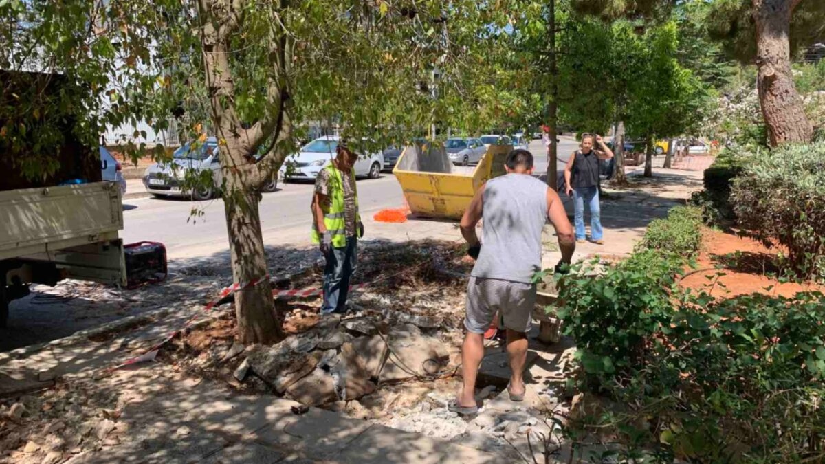 Δήμος Νέας Σμύρνης:  Ξεκίνησαν οι εργασίες αποκατάστασης των φθαρμένων πεζοδρομίων