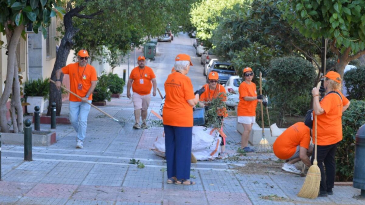 Δήμος Νέας Σμύρνης: Ο πεζόδρομος της Βοσπόρου «ζωντάνεψε» από τους εθελοντές και την υπηρεσία πρασίνου