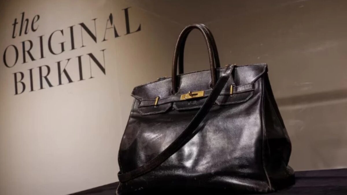 Η πρώτη τσάντα Birkin του οίκου Hermès πουλήθηκε σε δημοπρασία έναντι 8,5 εκατομμυρίων ευρώ