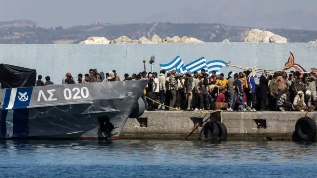 Τα μέτρα της κυβέρνησης για το μεταναστευτικό: Αναστέλλεται η εξέταση αιτήσεων ασύλου για 3 μήνες – Όσοι εισέρχονται παράνομα θα συλλαμβάνονται και θα κρατούνται