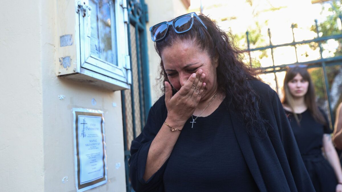 Δολοφονία Κυριακής Γρίβα: Η μητέρα της 28χρονης ζήτησε από τον κατηγορούμενο να κοιτάξει την φωτογραφία του μνήματος της κόρης της