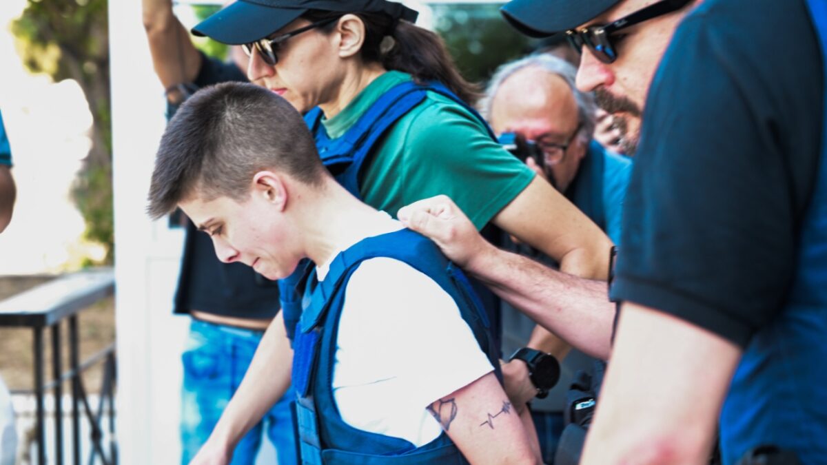 Στα δικαστήρια της Ευελπίδων η Ειρήνη Μουρτζούκου – Θα μεταχθεί στην Πάτρα αφού εκτελεστεί το ένταλμα σύλληψης που εκδόθηκε σε βάρος της